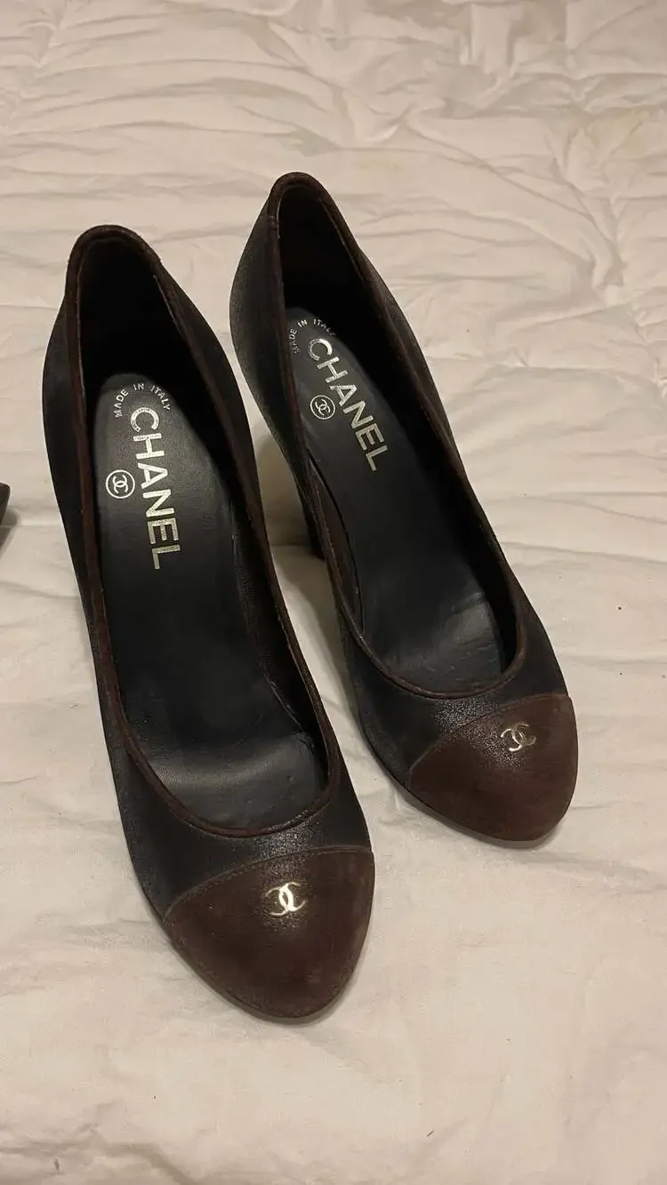 Chanel Black and Brown Suede CC Cap Toe Block Heel Pumps Size 37.5